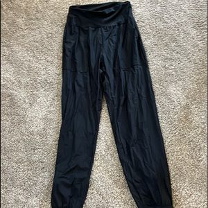 Athletic joggers from Halara, size 6 fits like a m